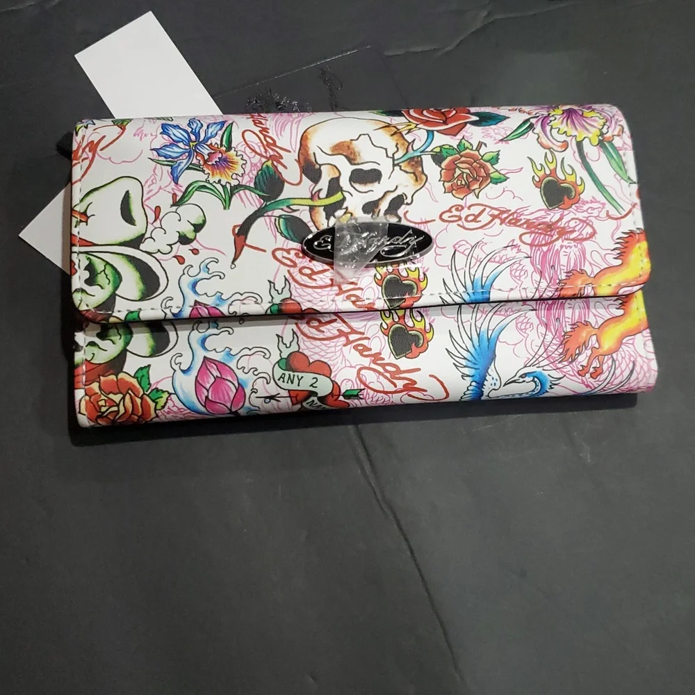 Ed Hardy white iconic Ed Hardy skull print and red roses imagery trifold wallet‎